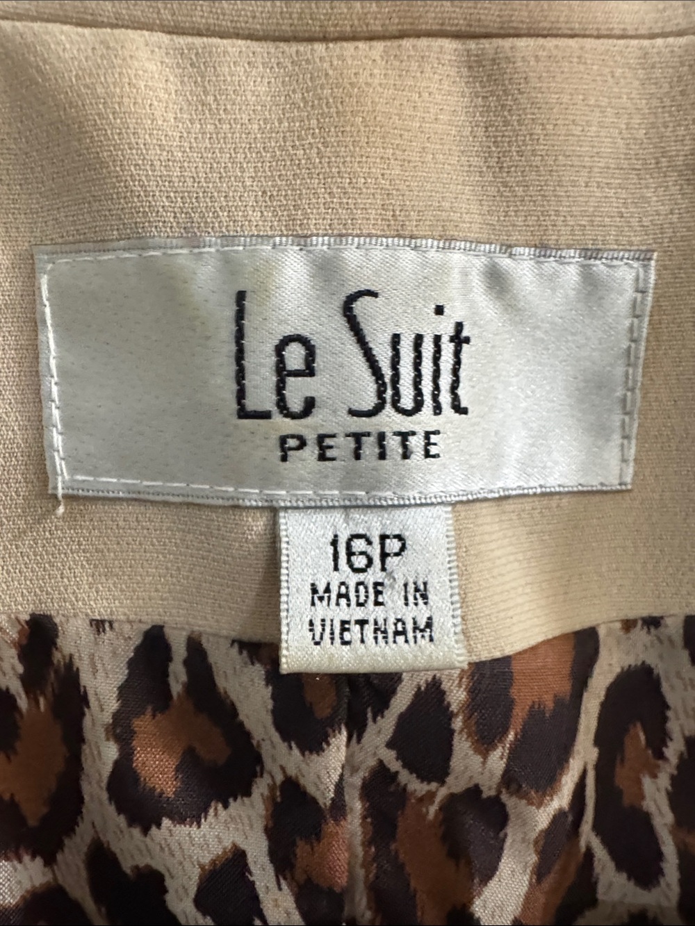 Le Suit Women's Cream Short-Sleeve Blazer with Layered Shell - Picture 3 of 12